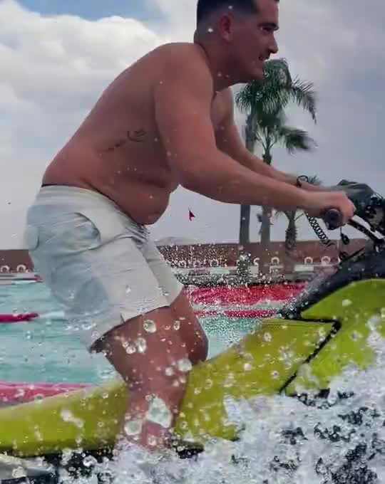 Jetski dans le bassin